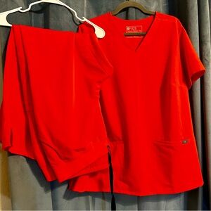 Figs Firey Coral Scrub Set